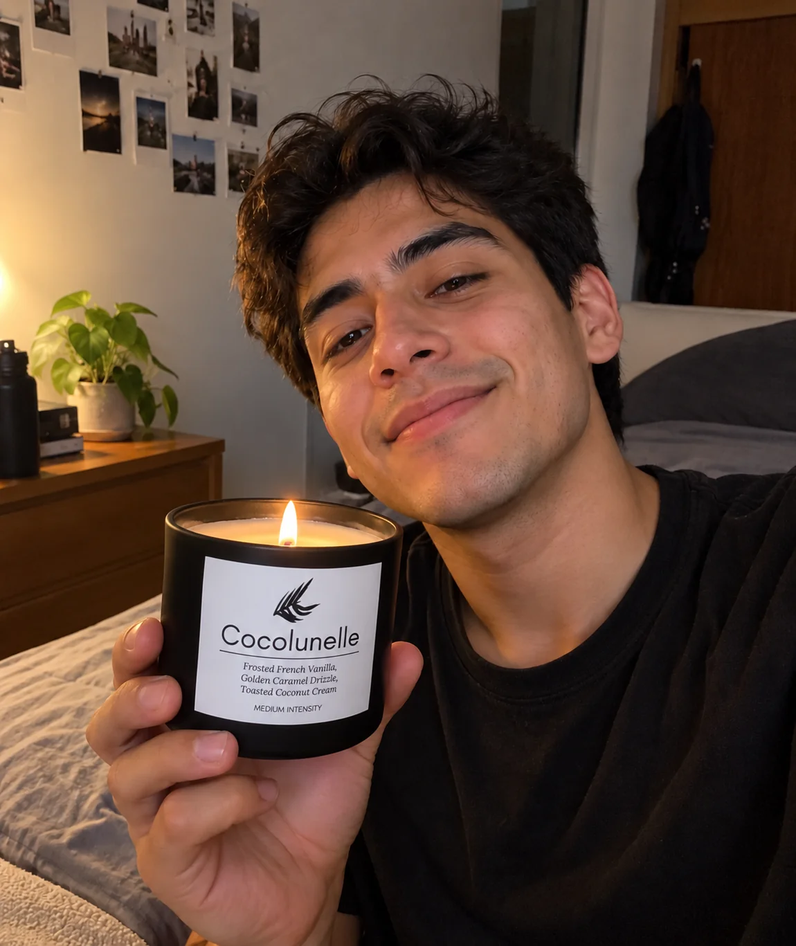Persona sosteniendo una vela Cocolunelle